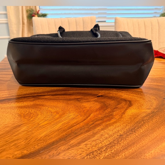 Givenchy Sherpa Tote from PARFUMS. Black Wool w Faux Leather & Red Interior nwot - Picture 9 of 16